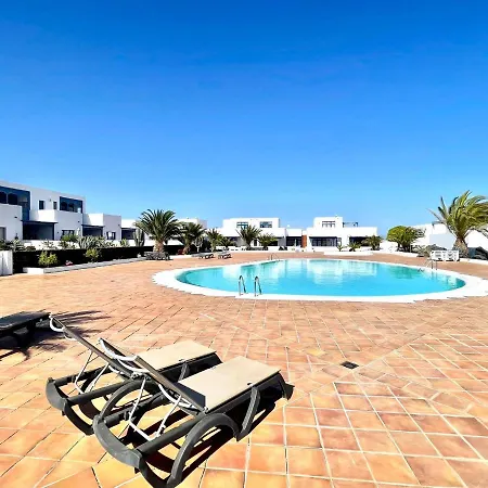 Adosado Con Wfi, Terraza, Piscina Y Bonita Vista En